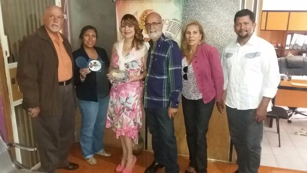 Fullnota_Ven's tweet photo. Con mucho gusto celebramos el Bautizo del nuevo sencillo ¨VENEZUELA EN UN CORAL¨ de una nuestras artistas, @arelystrilogias. Siempre acompañada de #FullNota @leonardofuert, en la emisora @rumbastereo947f ¡No te lo pierdas!

#FullNota #Venezuela #Música #Artistas https://t.co/m9h22yXMvf