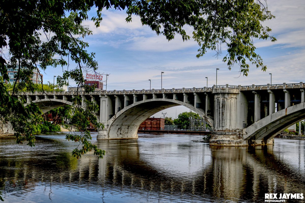 RexJaymesPhoto's tweet photo. The 10th Avenue Bridge bridge was formerly called the Cedar Avenue Bridge. It was added to the National Register of Historic Places in 1989. #EarthPixDaily #BestEarthPix #MNStreetProject #Minnesota #ExploreMinnesota #MeetMinneapolis #askMPLS #CItybyNature https://t.co/M2i3yZnc6W