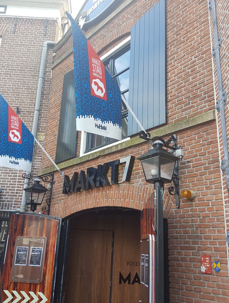 CvdStouw's tweet photo. Vandaag in Harderwijk bij Markt 7 een feestelijk moment met de 9 Hanzesteden, vanwege de gewonnen Netwerk City Marketing Award! Het handelsverbond werkt -nog steeds. @hanzestedenmarkting @visitveluwe https://t.co/Uds0nxyk5w