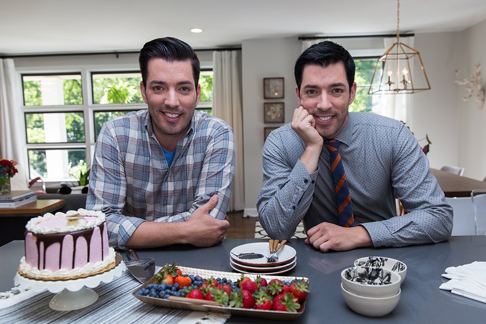 PropertyBrother's tweet photo. #Nashville's legendary Music Row is the ideal spot for this musical couple, but will this hot market be a match for @MrDrewScott? And, can @MrSilverScott create the perfect vibe to match Ashley and Aben's nifty style? Tune-in tonight! 9 p.m. | @hgtv US! https://t.co/ilfS5QKs0O