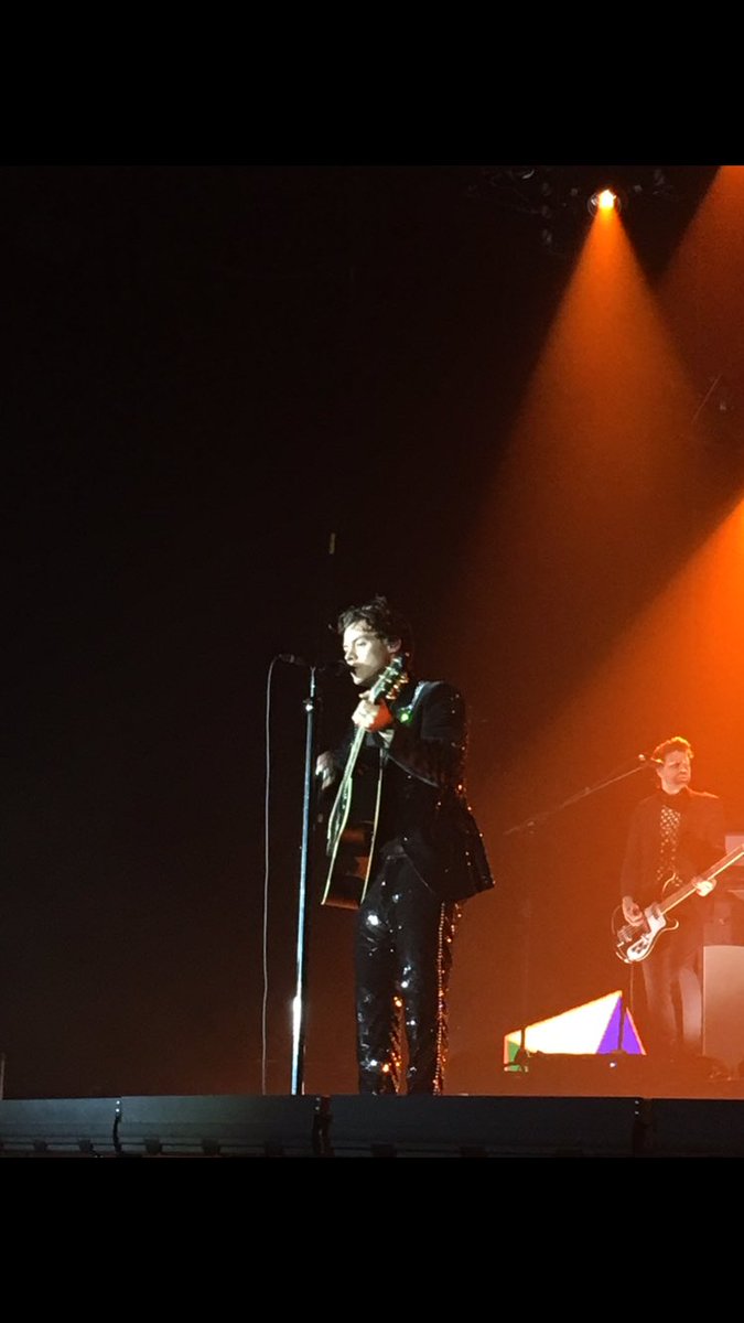 yoncesdiamond's tweet photo. I love you @Harry_Styles
#HarryStylesBasel https://t.co/wKgClm6Bl7