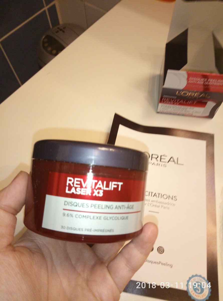 mayasysy77's tweet photo. #revitaliftdisquespeeling  ... Ma routine du soir  👸👸 https://t.co/zrcSUwb7RH