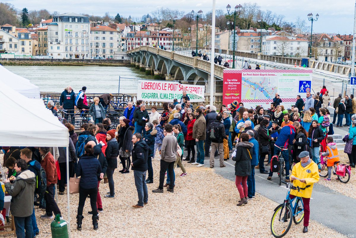 bizimugi's tweet photo. Climat, santé, convivialité : 162 personnes mobilisées pour la libération du pont Saint-Esprit ! https://t.co/Ricjf4sQnU https://t.co/MSC0FdUd9a