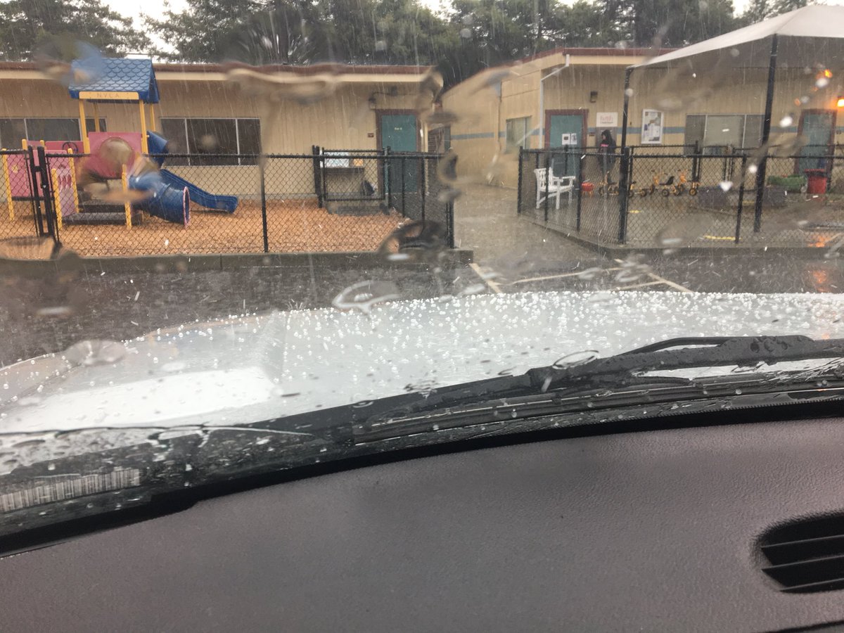 Alf145Ortiz's tweet photo. @ROrozcoKTVU @KTVU #napaproblems #hail #weatherlikepoker https://t.co/EkjmyPfa2D