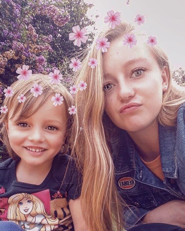 theclam's tweet image. Oh. Em. Gee. 
These two girls make my heart sing! So beautiful. I am so blessed to call them blood of my blood. 
#mommyblogger #samscommunique #samomblogger #nieceanddaughter #family ift.tt/2FJd8De