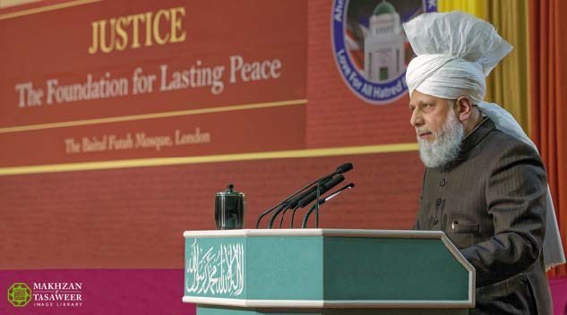 ReviewReligions's tweet photo. Worldwide Head of the Ahmadiyya Muslim Community said: “Islam enshrines the principles of universal religious freedom and freedom of conscience. Faith is, and always will be, a matter of the heart and so there should never be any form of compulsion in religion.”
#PeaceSymposiumUK https://t.co/Zl5r1IViHe
