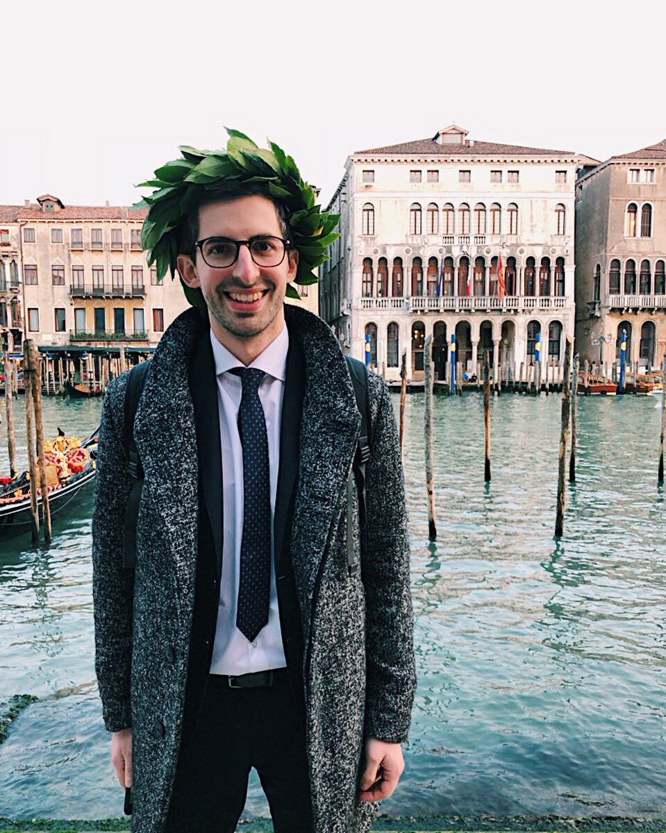 mktrsclub's tweet photo. E' una settimana importante in casa MARKETERs: oggi festeggiamo un altro dottore! È il turno di @GiaPicch, laureato in Marketing e Comunicazione 🎓 Congratulazioni Giacomo, siamo fieri di te! 💛 https://t.co/g6eGKIpcEC