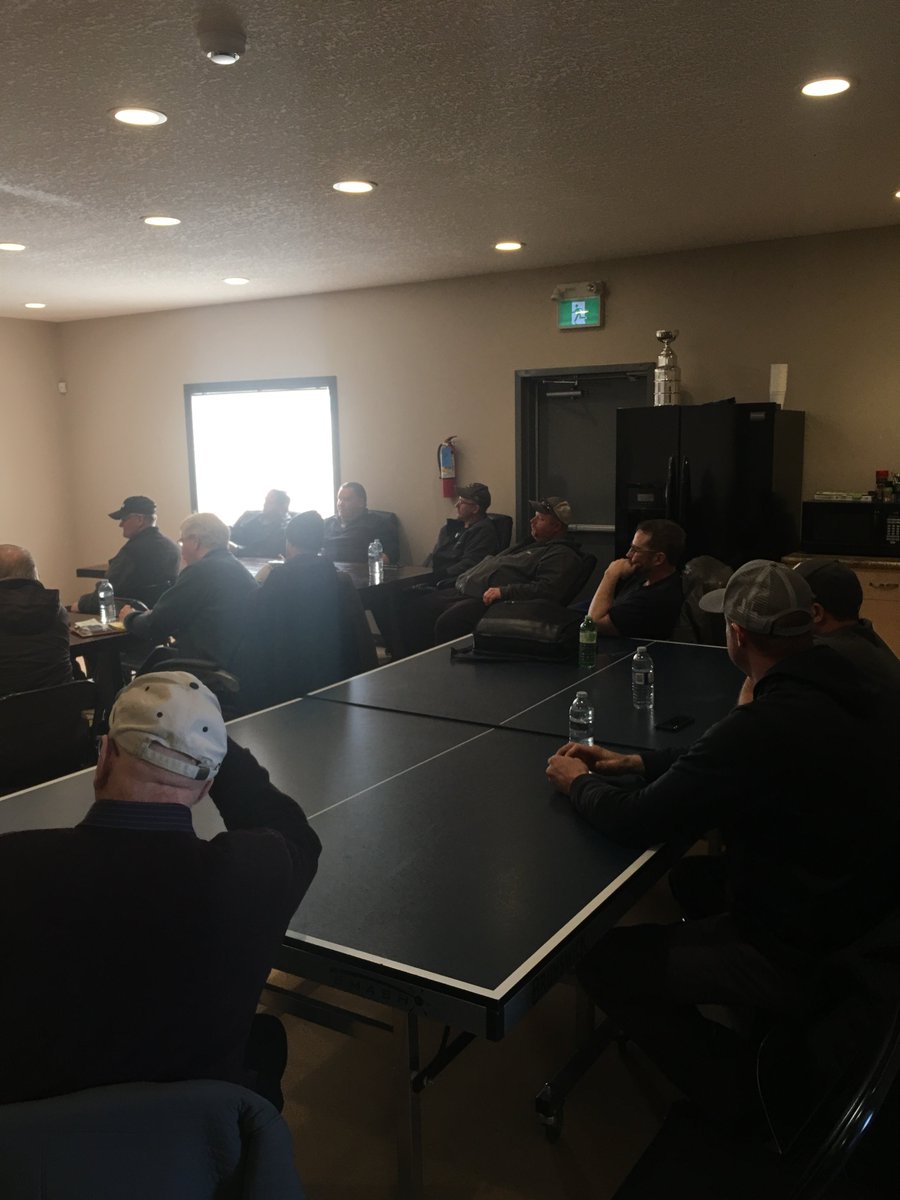 NewEraAg15's tweet photo. Great turn out! Thanks to Stephan Gamache from Prairie Valley Airspray for coming to indroduce his new business to the growers of the valley, and to @mrose_swanriver from New Era Research for her 2017 research results! https://t.co/QxsrqKnnpg