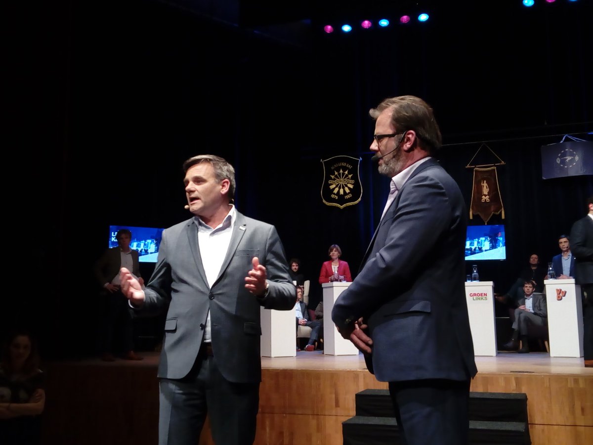 D66Leiden's tweet photo. 'D66 investeert in de kenniseconomie, want het kennisklimaat in Leiden is uniek!' bepleit @Paul_Dirkse vol trots in het #stadsdebat 💪 #optimistischleiden #pkvv https://t.co/S0rdsZBESf