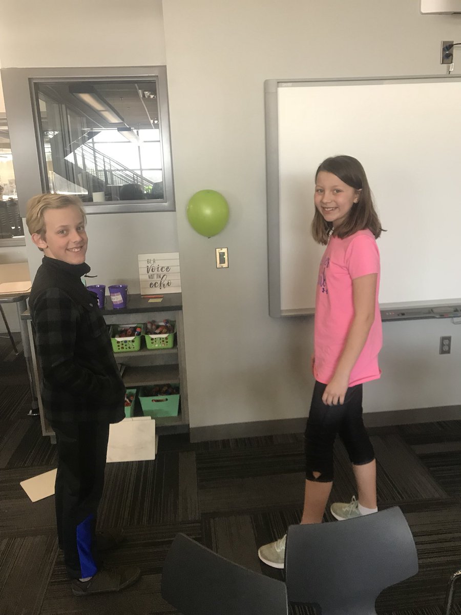 MrSchmitz1's tweet photo. Good thing spring pictures were on Monday because we learned about static electricity today! https://t.co/YPhGj4CLos