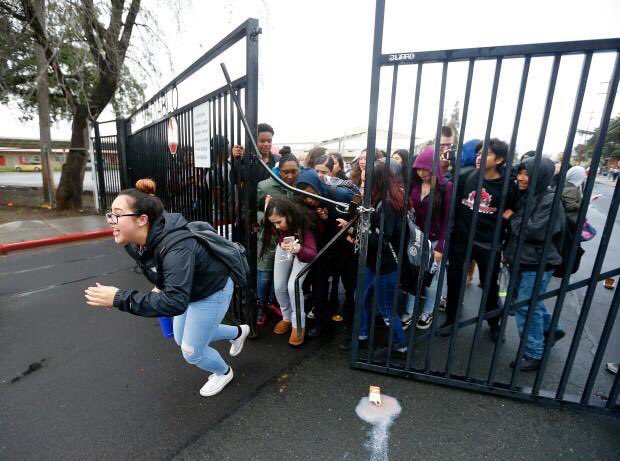 NeverAgainMov's tweet photo. Mt. Diablo High students break through locked gates to participate in #NationalWalkoutDay https://t.co/81xQfAHx2D