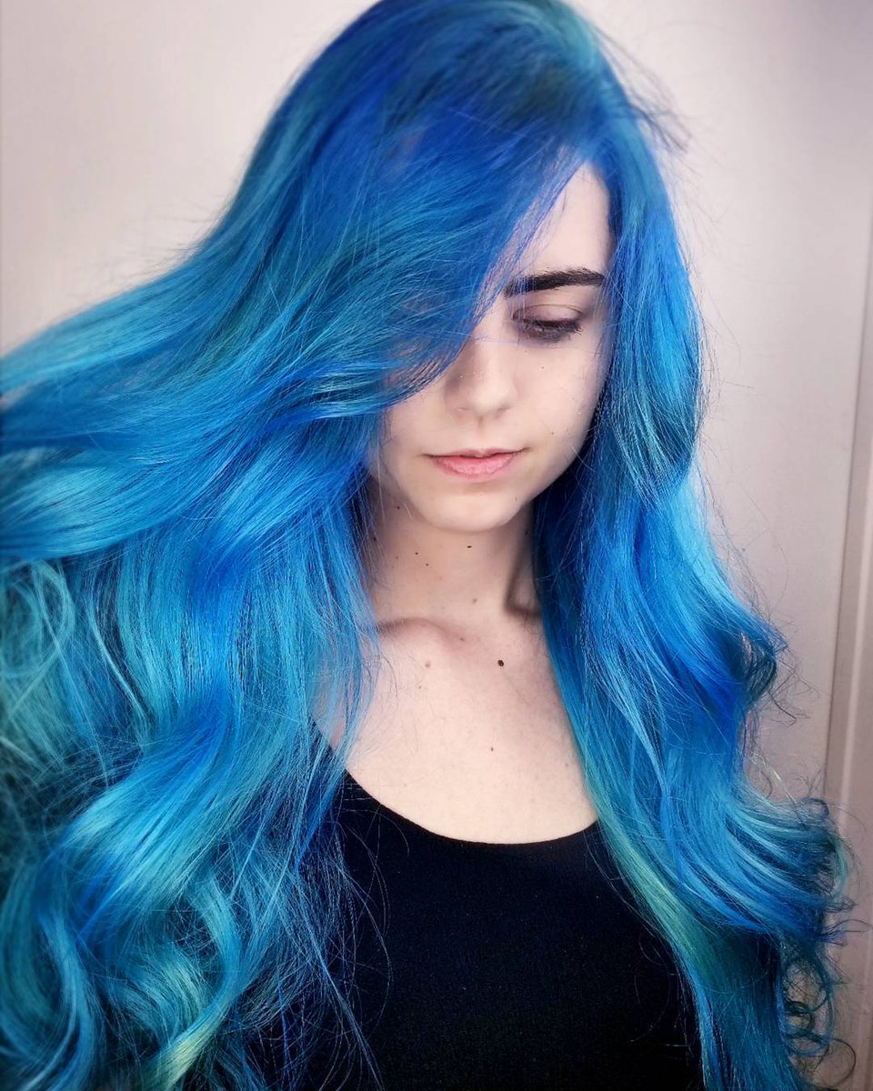 Chromashine mermaid waves from Global Creative Color Artist Anna Cantu. bit.ly/2uD8vV1 #farouksystems #chihaircare #chichromashine #haircolorist #mermaidhair