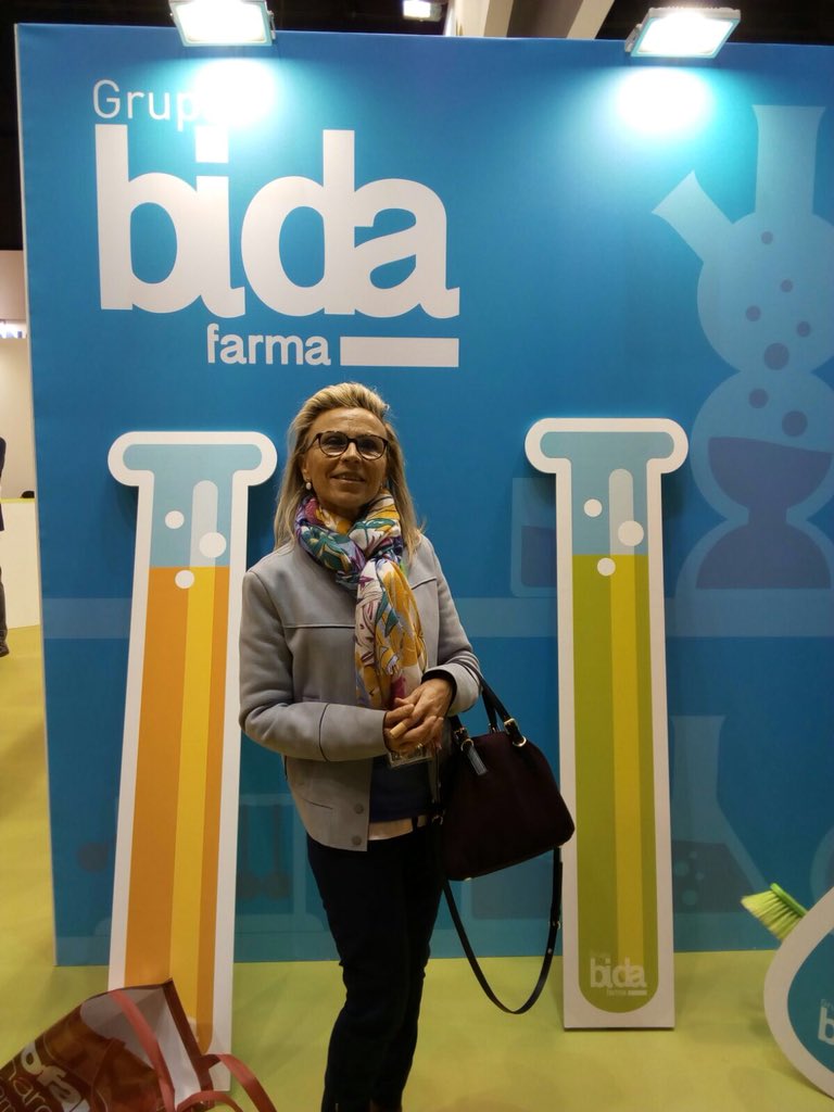martadomingue13's tweet photo. Buen ratito en el stand de @BidaFarma #TúFormasParte #Infarma2018 a ver si hay suerte y nos toca el Apple Watch ⌚️ @Marta_perez92 https://t.co/NcnPbQqyGr