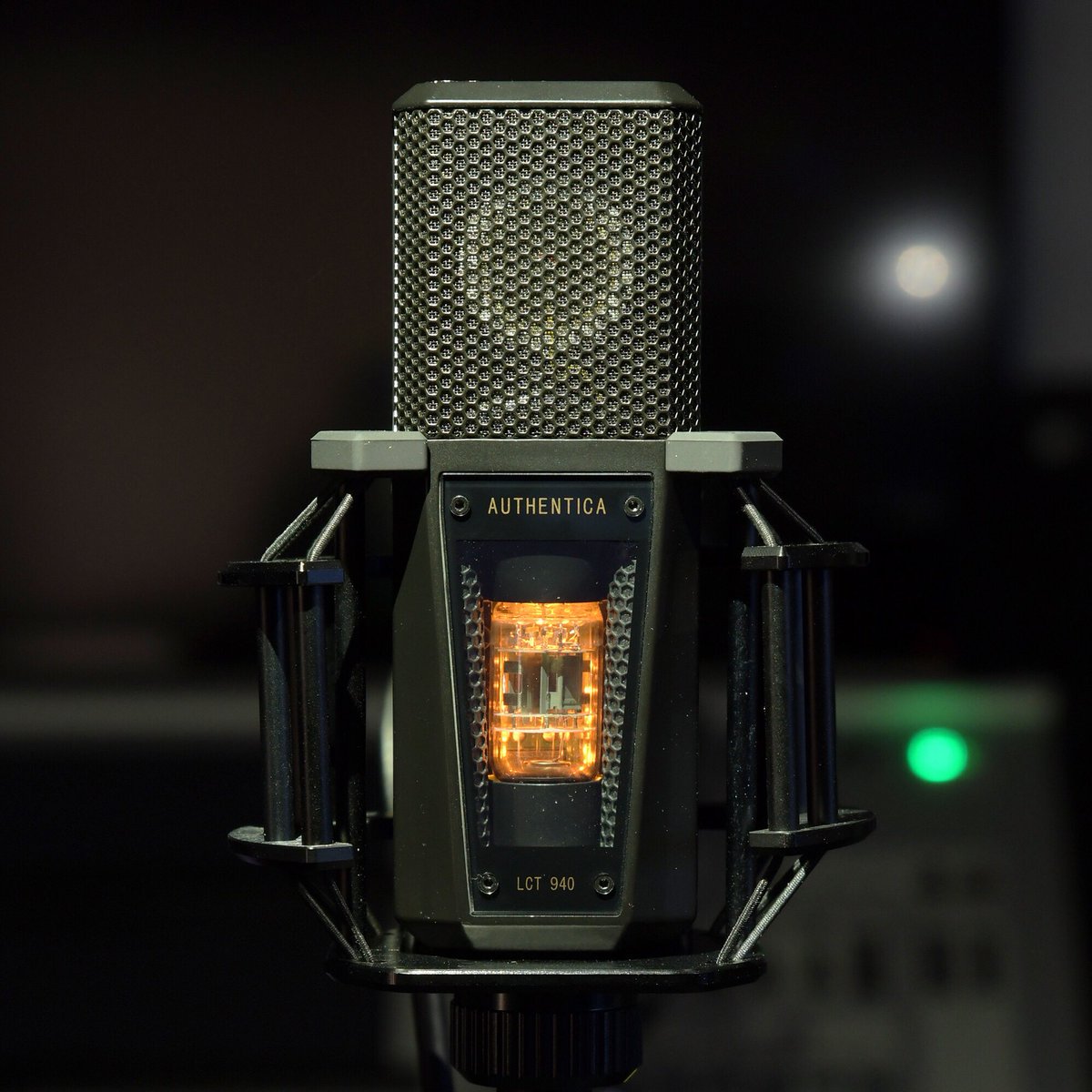 Studiocare's tweet photo. #Lewitt #LCT940 #Tube #FET large-diaphragm #Condenser #Microphone
Allows you to choose between the two main settings of "TUBE" and "FET", or find your sweet spot in between, making it mixable at any possible ratio.
#audioengineer
#recording
#studio
https://t.co/jK2yPmY23r https://t.co/O8HyvqE8YX