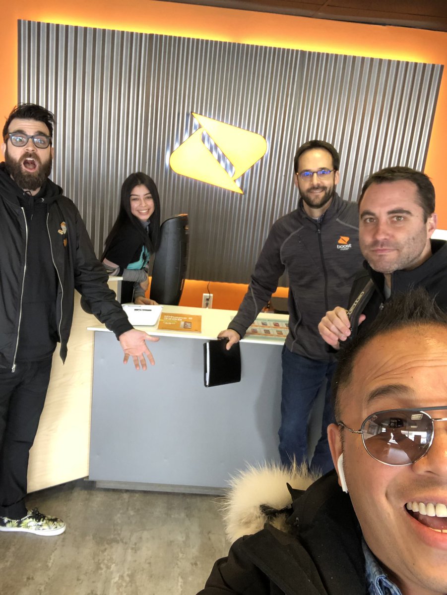 vtruongcao's tweet image. Ohhhh 👻 ran into this legit squad.. 🔥✊🏼 #PaintingPhillyOrange #VIPwireless #BoostNation #RaiseTheBar @SPG_Barwell @JayMiglionico @Dk1team1dream @7thFlais