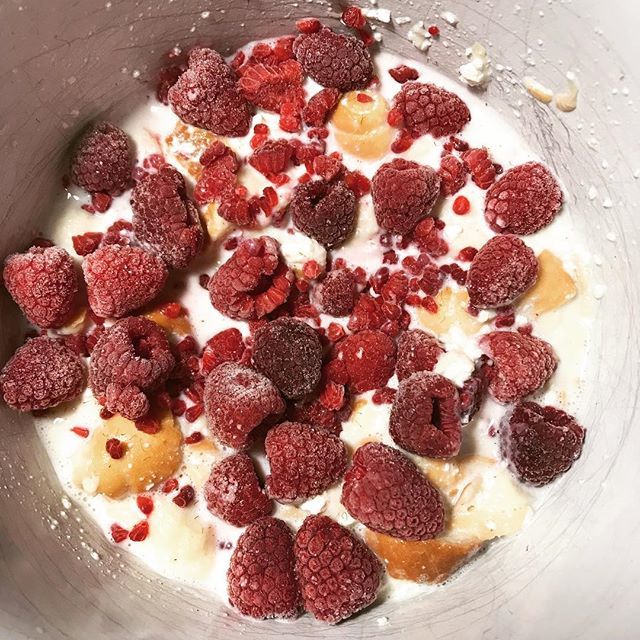 atemateapp's tweet photo. As healthy as a bread pudding sort of thingy can get: cottage cheese, protein powder, a little bit of bread, some milk, raspberries and stevia. ๐ ๐ช๐คช #offpath #healthyliving #mindful
#healthyeating #healthyfood #fitnessfood #fitnesslife #fooddiary #youarewhatyoueat #foodjourโฆ https://t.co/pYQobrVkZZ