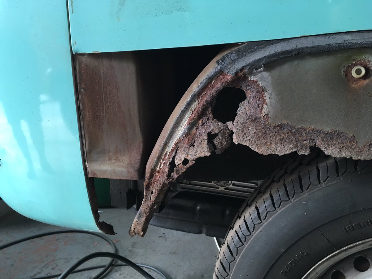VBaywindow's tweet photo. Tiny steps with removing rot and adding new panels on the right hand side front B post bottom and inner rear arch. 
Restorer noted that late 70s vehicles are more rot prone. 1960s buses are made of 'better' steel we thinks 🤔 https://t.co/j8f27ksKwK