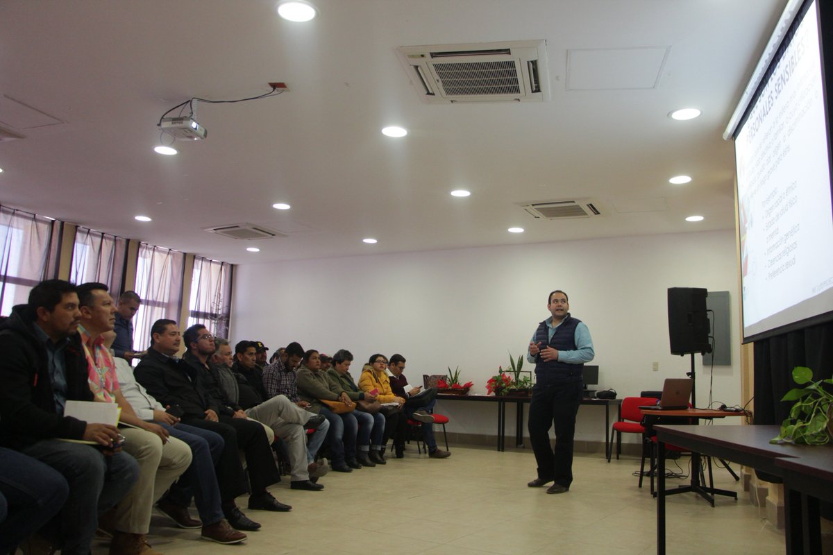 ModestoAlcalaOf's tweet photo. En capacitación sobre la Ley de Protección de Datos Personales en el sector público, impartida por Reynaldo Rosas Cepeda, Director de Datos Personales del @icaicoahuila.
¡Continuamos trabajando por un gobierno transparente!
#UnPasoMásHaciaElProgreso #FuerteCoahuilaEs

@mrikelme https://t.co/sZRy1IJGRu