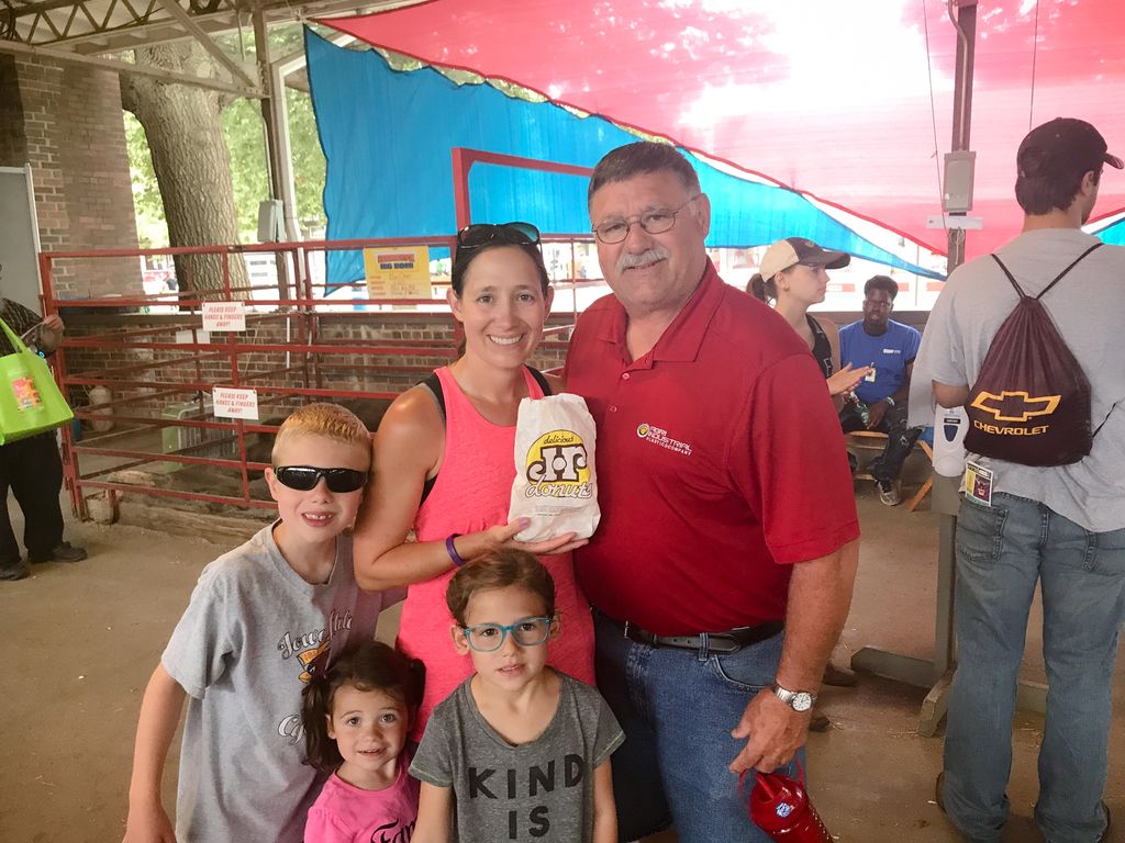 TravelsOverToys's tweet photo. Do you know what separates our family from @JrDonuts at the @iowastatefair? 147 days. That's it! #icanalmosttastethem #mojitosandmunchkins #iowastatefair #mojitosandmunchkinsadventures #travelovertoys https://t.co/EgTepd7Ze5