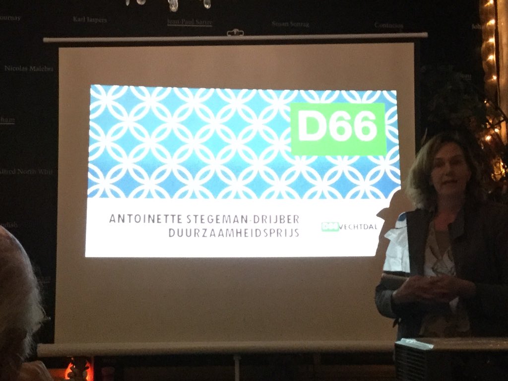 Duurzaamheidsprijs Antoinette Stegeman-Drijber mogen uitreiken aan Wilma en Tinus van de Lemeleresch camping in Ommen. Welverdiend en proficiat! Initiatief van <a href="/D66Vechtdal/">D66 Vechtdal</a>.