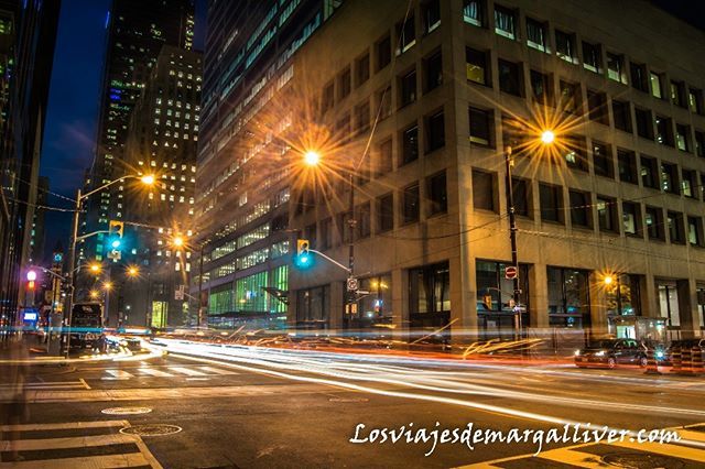 viajmargalliver's tweet photo. Una noche más en la ciudad de #Toronto , #luces , coches y #rascacielos que iluminan la ciudad.
#toronto_insta #torontogram #torontonight #light #estelasdeluz #photonights #canada #canadagoose #canada🍁 #canadasworld #explorecanada🍁 #explorecanada #c… https://t.co/m73Zfi31LQ https://t.co/3vgmqQWatm