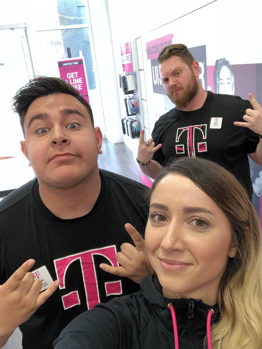 thereal_emsee's tweet photo. @jaguirr96 @ItsYaaBoyNick just gave both of their customers the #CompleteSolution by hooking their customers up with 2 new lines of service! #FresnoFun #RAMTakeover #RSMWho #RAMpingUp @JohnLegere @JonFreier @SamSindha @smccloskey30 https://t.co/02paEECfI0