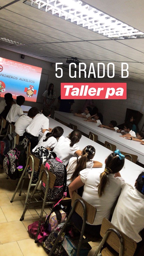 cestvillanueva's tweet photo. ¡SEGUIMOS! El día de hoy con la sección B, el 🚨Grupo de Primeros Auxilios💉 comenzó los talleres con 5to Grado.
Mañana le corresponderá a la sección A y C.
#SentimientoVillanueva #CESTV #PAVillanueva #CESTVPromueve #Villanueva2018 #SomosVillanueva https://t.co/LzlsUulSyU