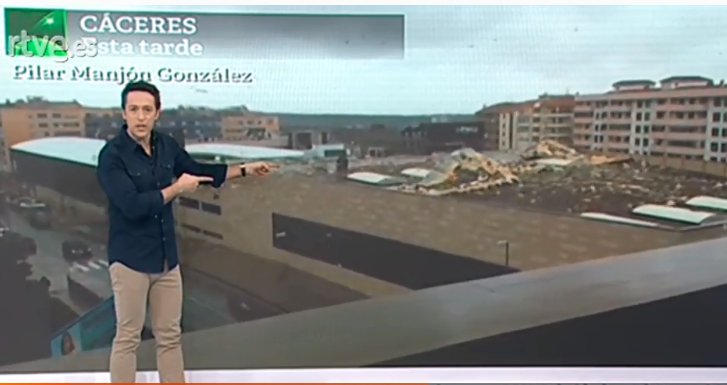 aquilatierratve's tweet photo. En Cáceres ha volado por los aires este gimnasio.. consecuencias de Gisele... #tiempo @jacobpetrus_tve https://t.co/tpayreuZf9