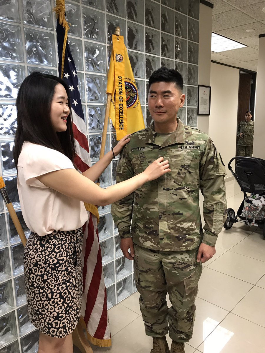 #Congratulations to the Army's newest #MedSurg Nurse, 2LT Jong Lee!!! Commissioned today!!
#USArmy #GoArmy #AMEDD
#ArmyNurseCorps 
@USARECPAO