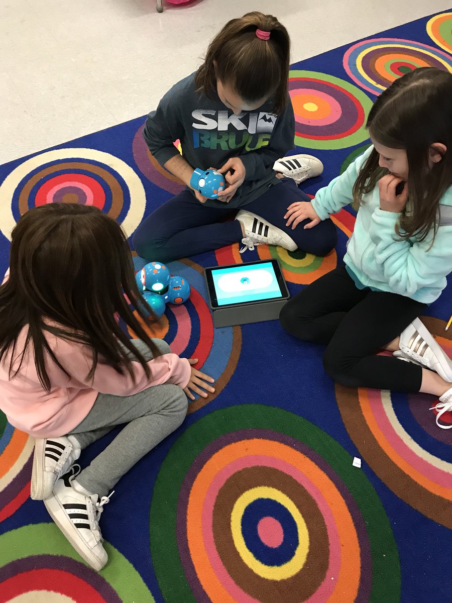 MrsGWebster's tweet photo. My students are so cool! 😎 They took the lead yesterday to demonstrate understanding of sequencing using #DotAndDash, #ozobots, & #cublets from the #MakerCart! Now they will work on writing lessons with these resources! #coplanlearning #DESVanchallenge https://t.co/LohI0wp0ZC