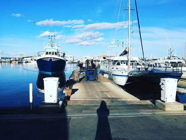 Explore_Ocean's tweet photo. ⛵Cet après-midi on fait connaissance avec nos voisins de quai 😃#enmodebasque #macotebasque #euskalherria #euskadi #paysbasque #saintjeandeluz #bayonne #biarritz #biarritz #guethary #hendaye #landes #landestyle #capbreton #hossegor #seignosse #CoucouS… https://t.co/AxALAPbTLU https://t.co/OXWwl4v2wZ