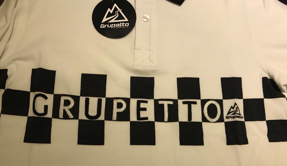 La collection Vintage ! Quelques décennies en arrière des grandes équipes d’antan comme Peugeot, Mercier, Moltoni, Renault, Bianchi... notre épopée commence avec le « Le damier du Lion ».

grupetto-shop.com/index.php id_product=18568709&amp;controller=product

grupetto-shop.com