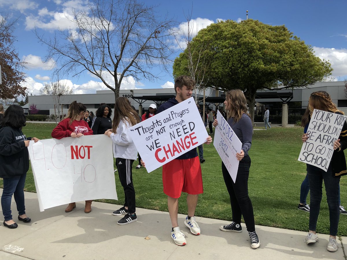 SabellaScalise's tweet photo. #EnoughIsEnough #studentwalkout #gunprotests @sthswalkout https://t.co/zunkJK4Ngv