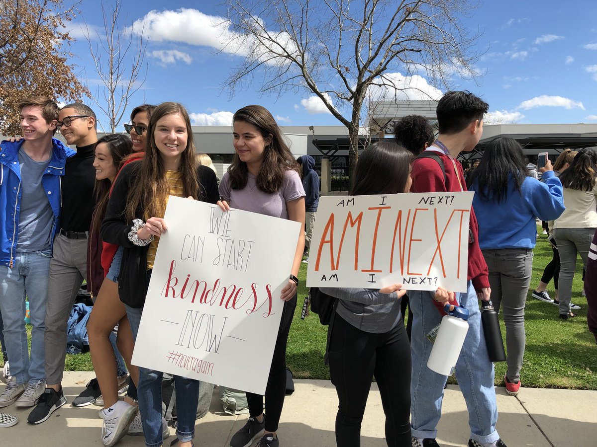 SabellaScalise's tweet photo. #EnoughIsEnough #studentwalkout #gunprotests @sthswalkout https://t.co/zunkJK4Ngv