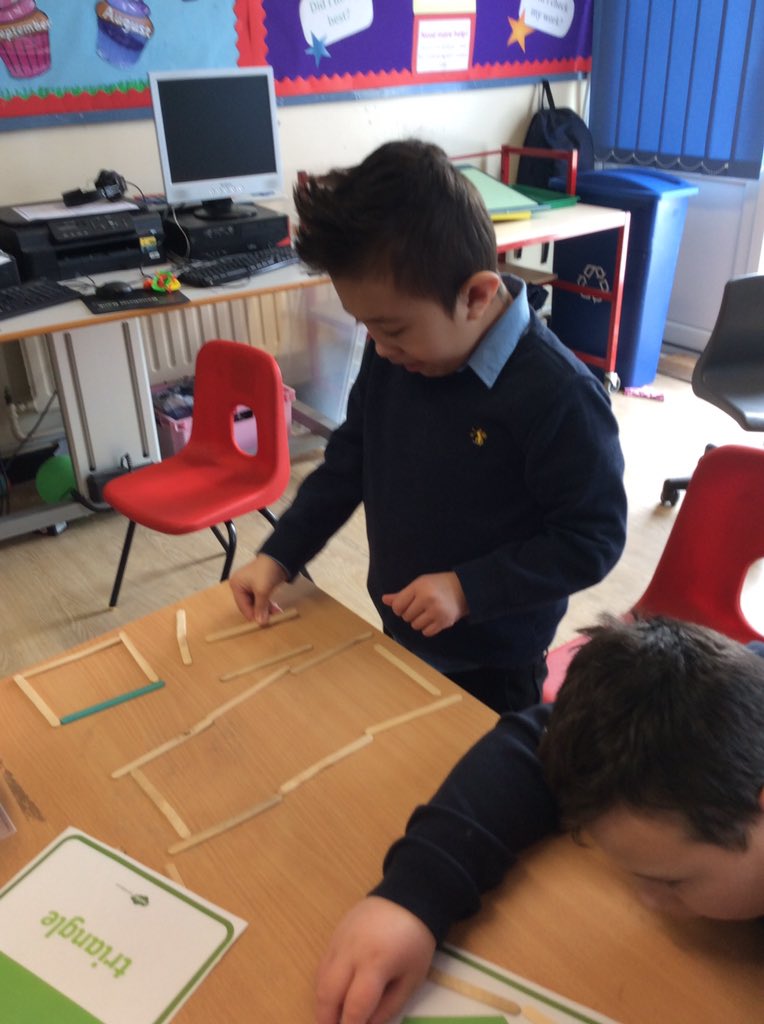 wilsonstfeed's tweet photo. #wsmonkeys creating shapes using pipe cleaners and lollipop sticks! #wsmaths https://t.co/GFdwyU59cj
