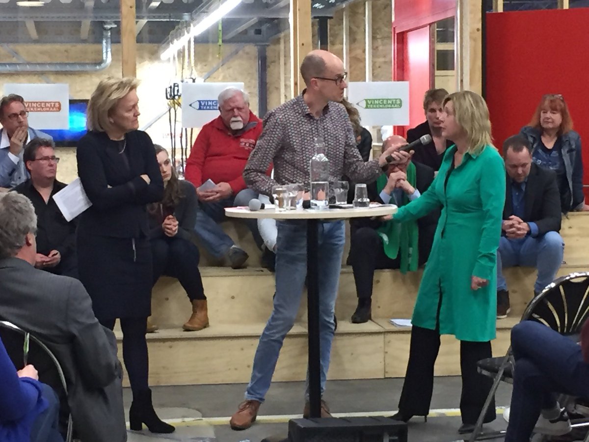 Nu gaande #verkiezingsdebat <a href="/T_Primair/">T-PrimaiR</a> in de <a href="/ods013/">Abod</a> waar <a href="/marhendrickx/">Marcelle Hendrickx</a> nogmaals benadrukt dat samenwerking tussen gemeente en onderwijs meer kansen kan bieden voor kinderen. En dat we daar structureel in moeten blijven investeren.  #D66krijgthetvoorelkaar