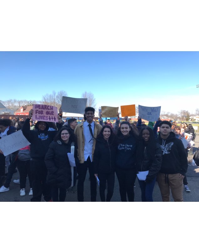 kurtsiegelin's tweet photo. Students walked out of class all over NJ today to protest gun violence. The latest at 5 on @news12nj.  Pics...

Carteret @xxitsamy 
Mountain Lakes @alinaa_siddiqui 
North Bergen @kristawelz 
Colonia @ColoniaHigh https://t.co/90ZkrAkEHI