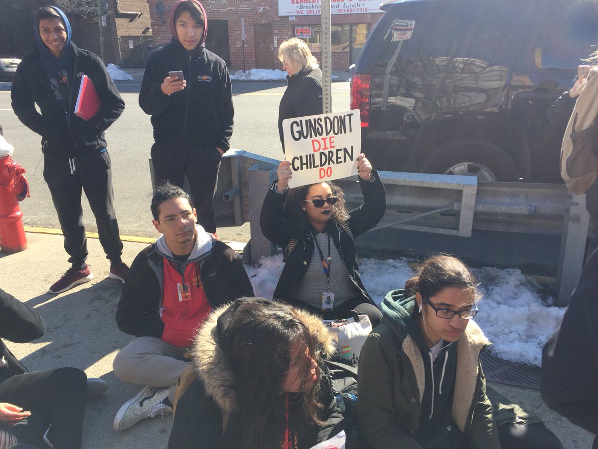 kurtsiegelin's tweet photo. Students walked out of class all over NJ today to protest gun violence. The latest at 5 on @news12nj.  Pics...

Carteret @xxitsamy 
Mountain Lakes @alinaa_siddiqui 
North Bergen @kristawelz 
Colonia @ColoniaHigh https://t.co/90ZkrAkEHI