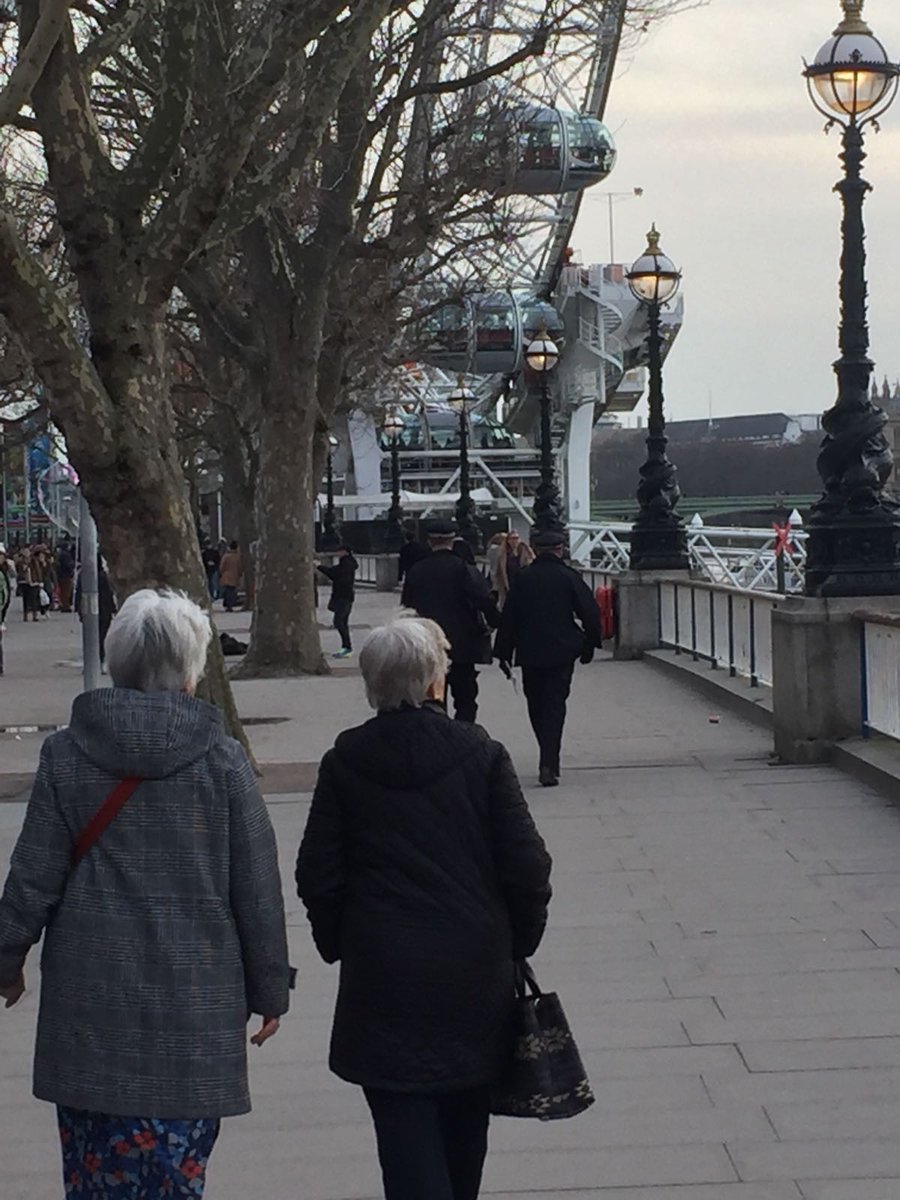 MetTaskforce's tweet image. #MPSLambeth #OpFractus #SWTSG Many thanks once again to U5:4 this evening for their time and enthusiasm while providing a high visibility presence at multiple deployments along the Southbank. Meeting tourists and keeping London safe with Op Fractus.