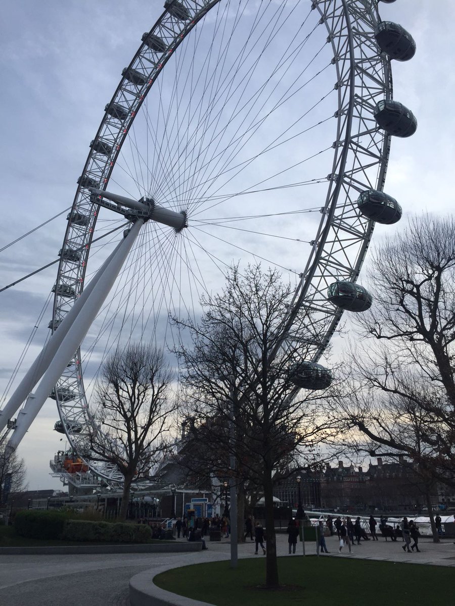 MetTaskforce's tweet image. #MPSLambeth #OpFractus #SWTSG Many thanks once again to U5:4 this evening for their time and enthusiasm while providing a high visibility presence at multiple deployments along the Southbank. Meeting tourists and keeping London safe with Op Fractus.