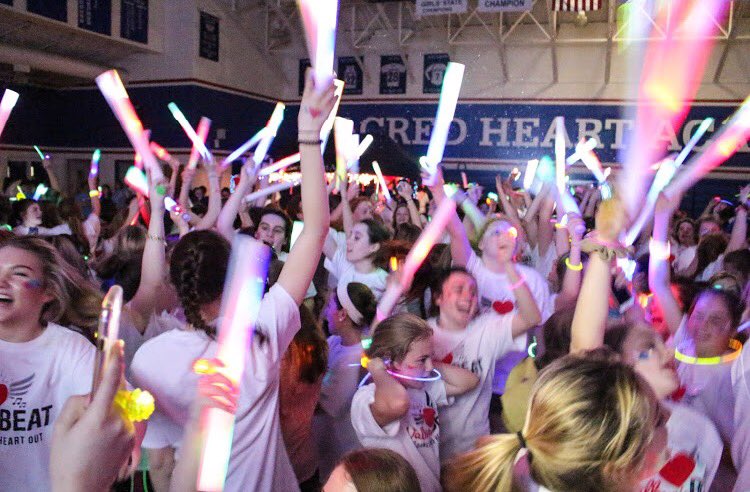 ValkyrieBEAT's tweet photo. The ValkyrieBEAT dance marathon is 9 DAYS away! Get ready for amazing food, music, dancing and games all in support for the kids❤️ All SHA students, don’t forget that TOMORROW is a $1 dress down day but donations are welcomed😊Get excited💃🏼 https://t.co/wLUk2SAAEK