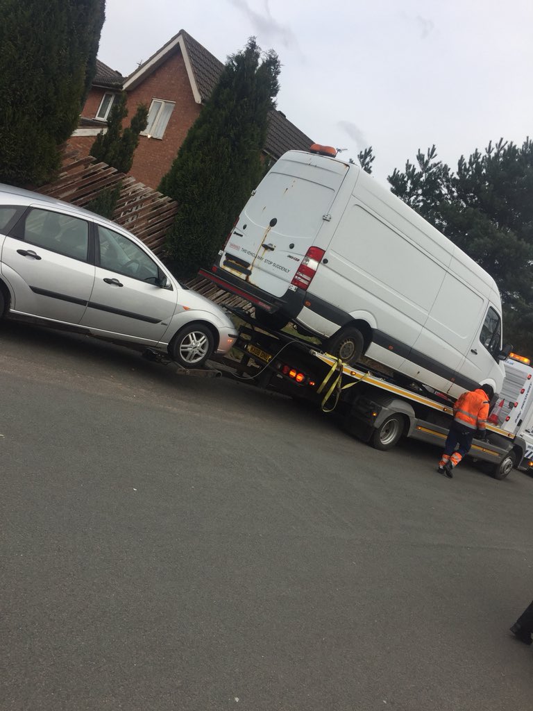 LowHillWMP's tweet photo. Officers seized two vehicles today in #Merridale following reports of them being abandoned with no Tax/MOT and causing #obstruction. #CommunityIntelligence @Autorite_Rec @StPetersWMP https://t.co/2ad4CnVbKD