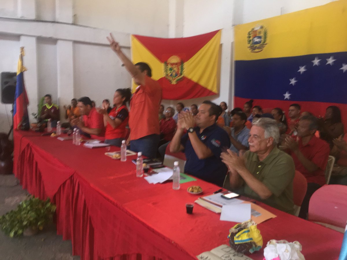 CarielStevenson's tweet photo. #14Mar reunión no el estado mayor de alimentación para  seguir dando solución alimentaria al municipio revenga de la  mano del alcalde @danielfperdomob @RMarcoTorres @NicolasMaduro @TareckPSUV https://t.co/0cwZHCOavs