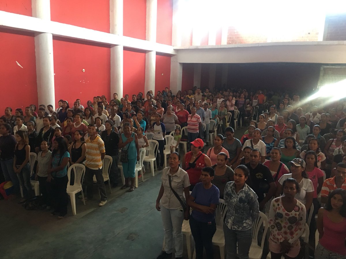 CarielStevenson's tweet photo. #14Mar reunión no el estado mayor de alimentación para  seguir dando solución alimentaria al municipio revenga de la  mano del alcalde @danielfperdomob @RMarcoTorres @NicolasMaduro @TareckPSUV https://t.co/0cwZHCOavs