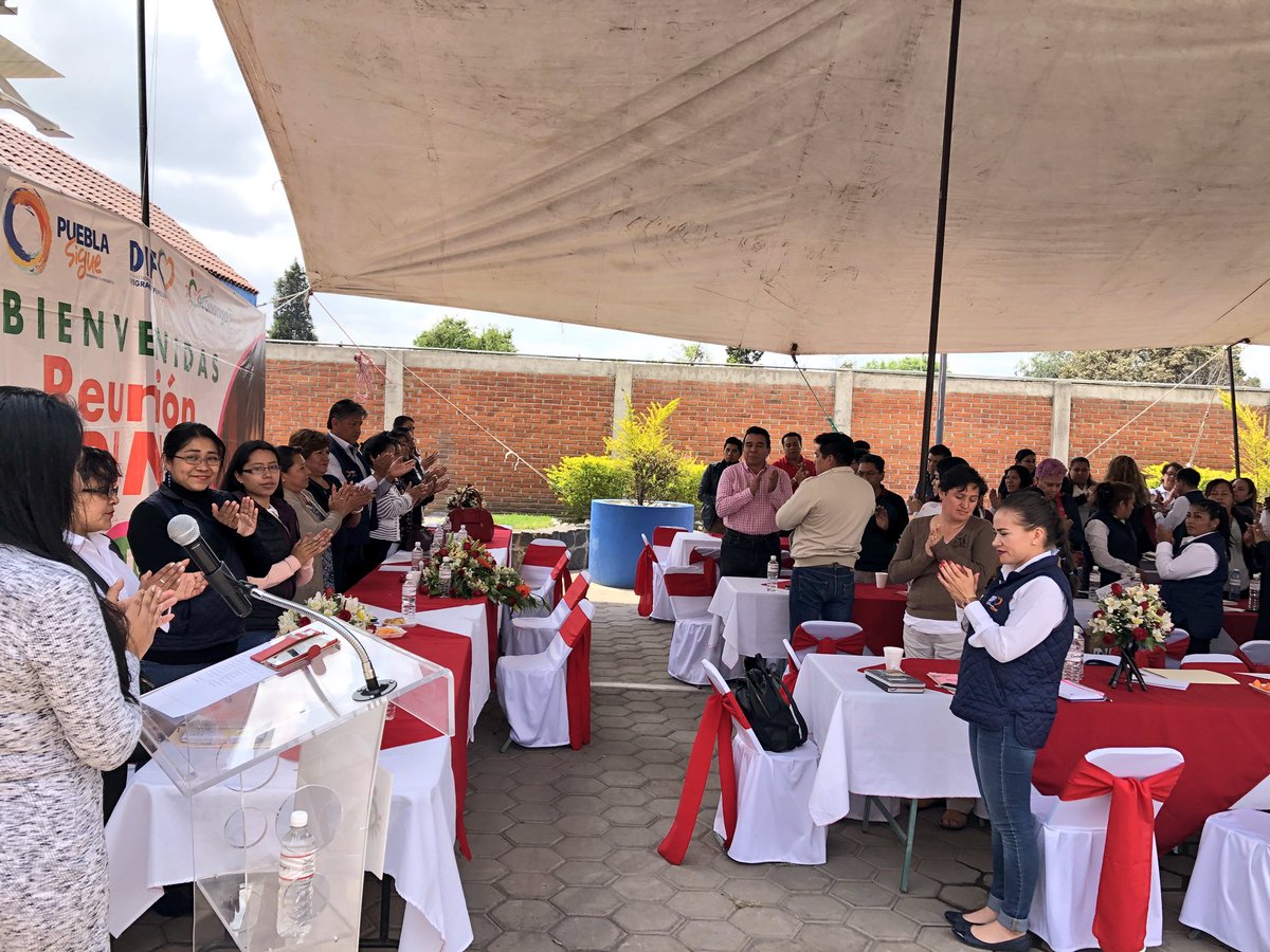 Melymak's tweet photo. A favor de los grupos vulnerables, Coronango sede de reunión DIM de @SEDIFPuebla con equipos DIF de 11 Municipios delegación 09 Cholula #ProgresarParaTransformar https://t.co/8FI2kbIbUs