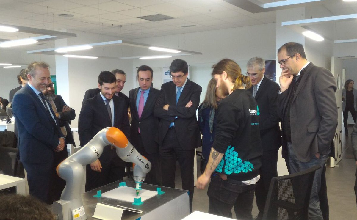 IiwanDevol's tweet photo. Hoy hemos presentado el avance de nuestros proyectos, #IIoR y #HUMAT, en el BFA Business Factory Auto, con la presencia de @Xunta de Galicia, @axenciaGAIN,  @IGAPE, @GroupePSA, @CEAGA y CZFV. https://t.co/AH8hAUoMSC
