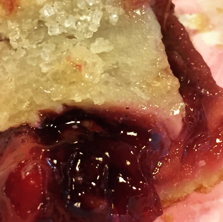 StefWoodburn's tweet photo. This pie sexy AF #piday #pieoclock #berrypatchpie #eatme https://t.co/97gIFwhy74
