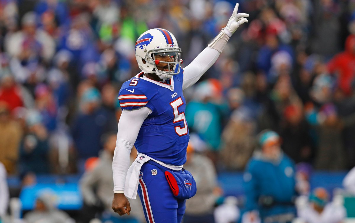 BuffaloBills's tweet photo. Thank you, @TyrodTaylor. https://t.co/6qeRng33ay