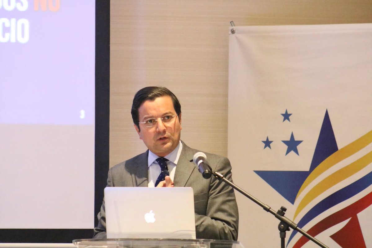 AmChamCol's tweet photo. "El sector privado tiene la responsabilidad de tomar conciencia y de difundir el conocimiento sobre la #Seguridad #Digital, siguiendo el ejemplo de los organismos estatales, para afrontar juntos los retos que se vienen para el país en esta materia" @lunadavid #DialogosAmChamCol https://t.co/V8DC8RAfDD