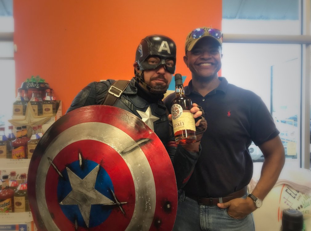 txrangerwhiskey's tweet photo. #TrueAmericanCraft spirits for a true American hero! 🇺🇸
  📷 : @mmwbd4 https://t.co/pozb6ElAcz